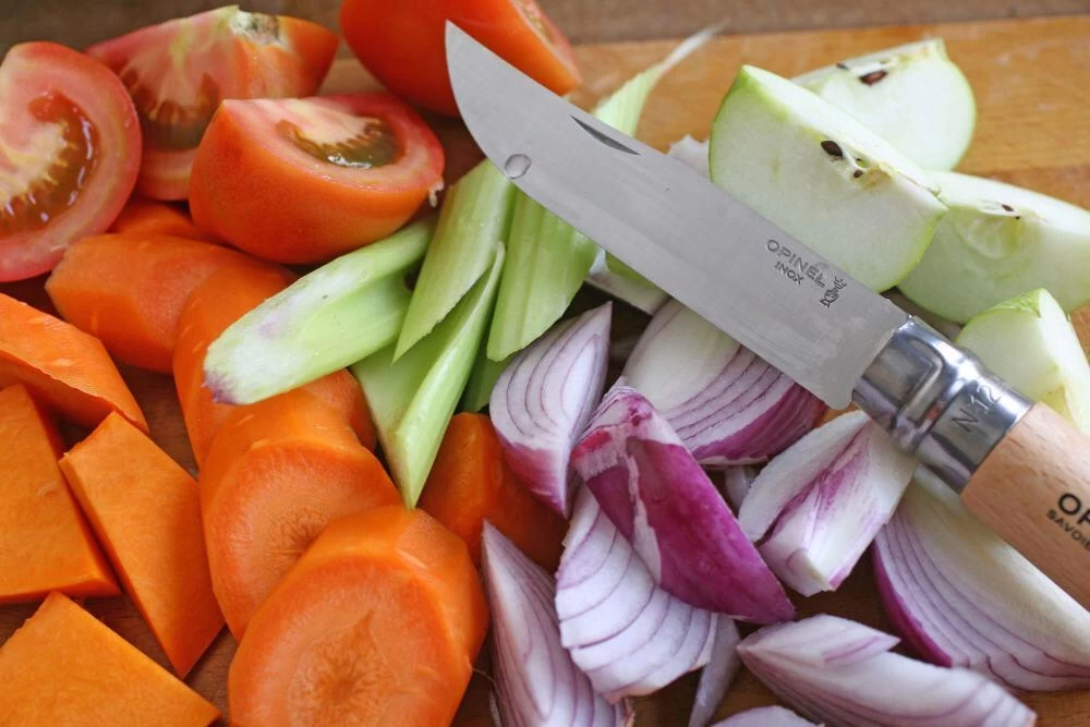 Opinel Messer, Größe 6, Rostfrei, Olivenholz – Bild 2